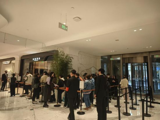 又挤爆了! 老铺黄金即将涨价:有人600万“扫货”二手市场却